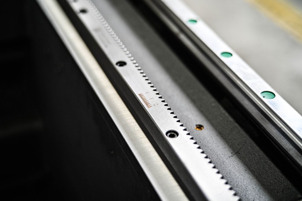 Professional Industrial Laser  - Industrial Fiber Laser Cutting Machine review and price